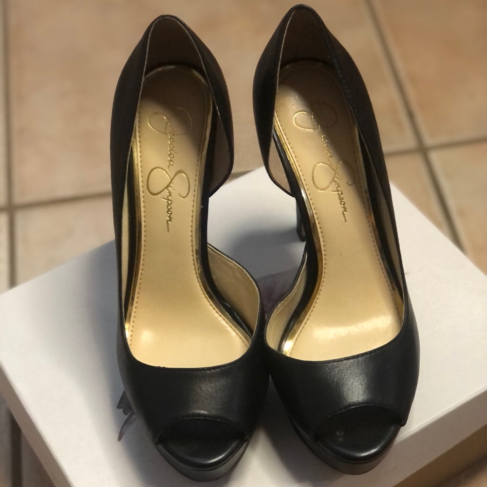 Jessica Simpson High Heels 🖤